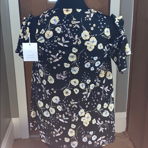 LC Lauren Conrad ruffle cold-shoulder top! - Picture 4 of 5